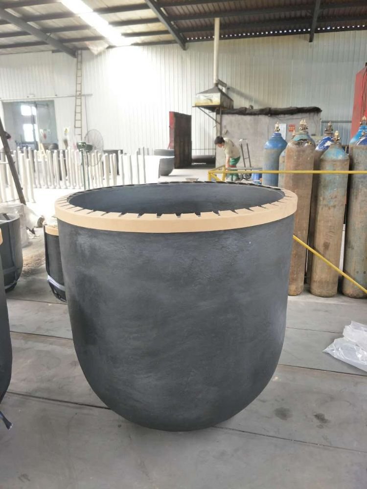 Graphite crucible used for furnace melting aluminum ingots