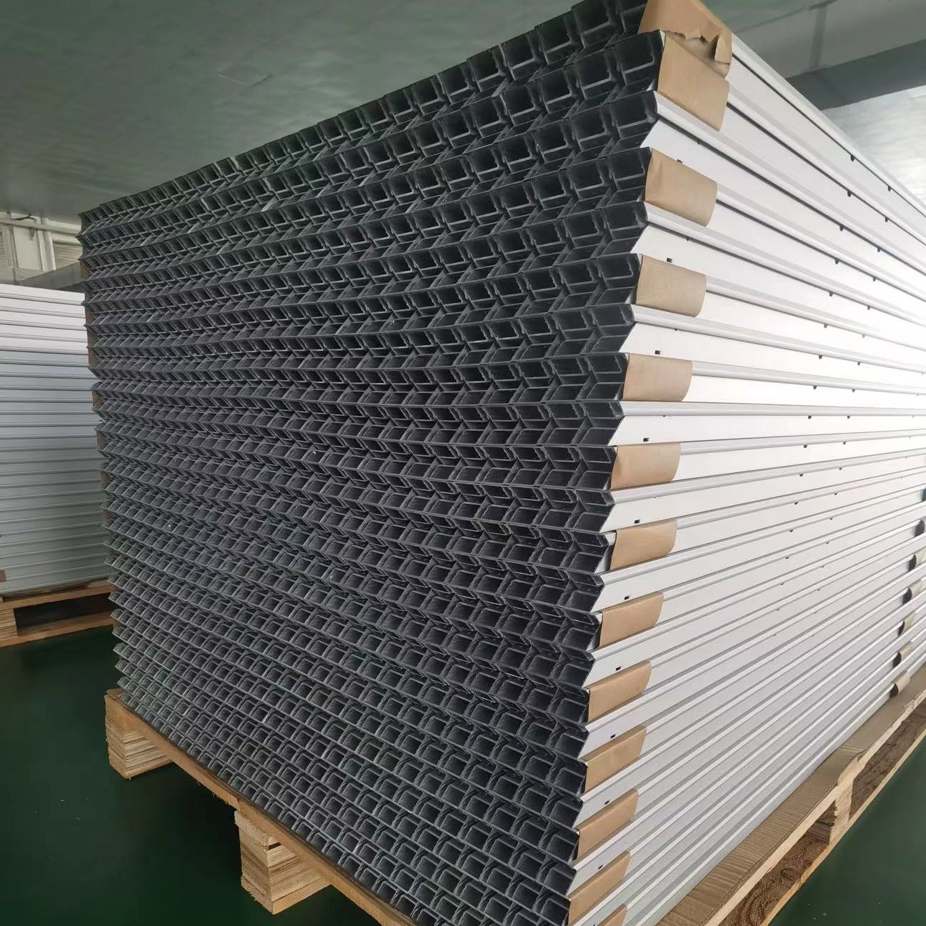 Aluminum extrusion profiles for solar frame aluminium bracket