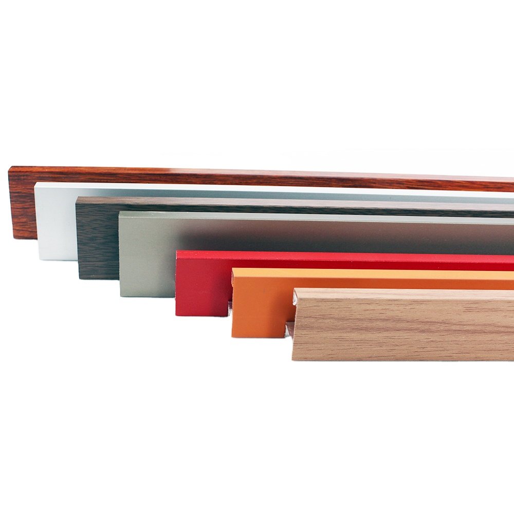 The factory produces gold, black and silver extruded aluminum profiles for anodizing