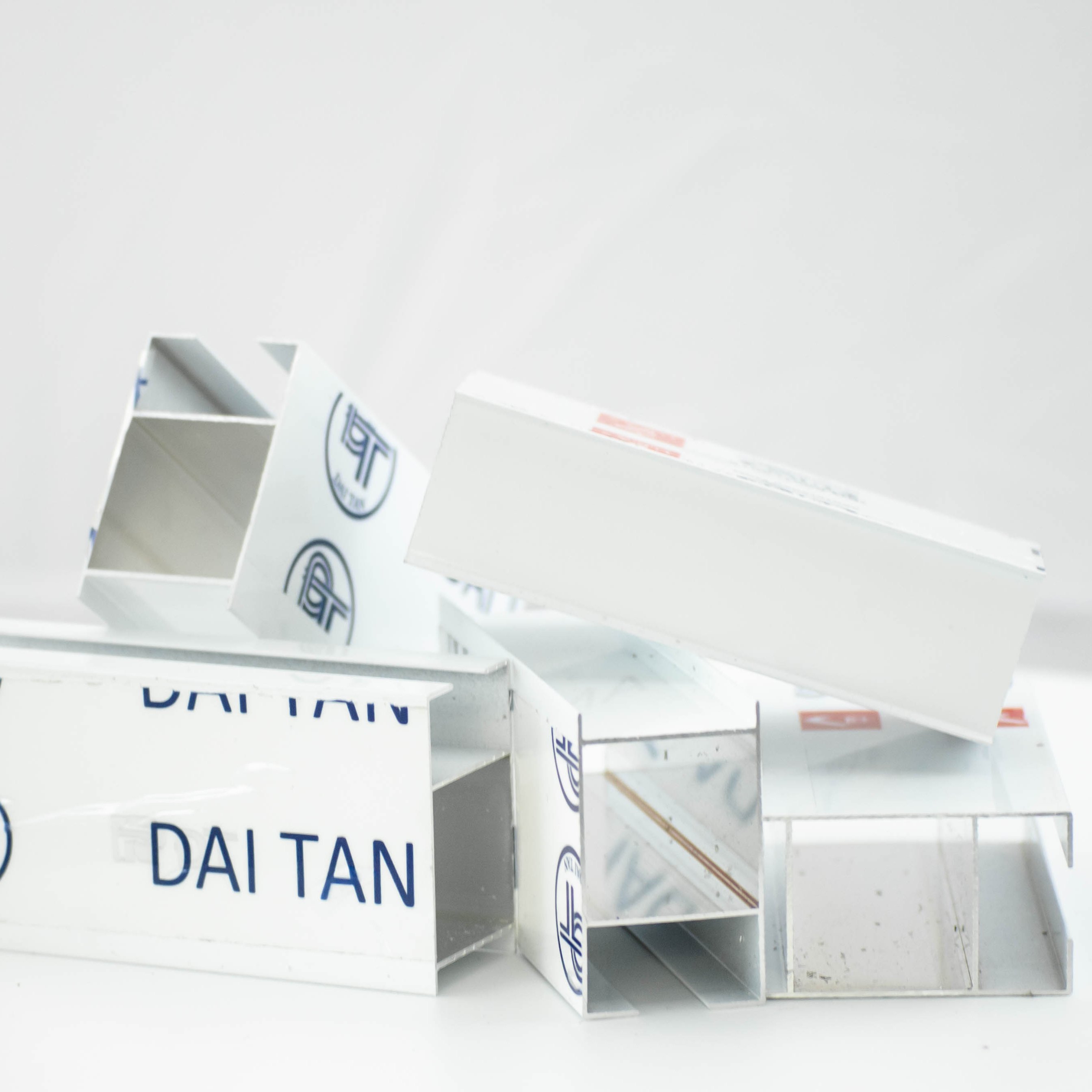 Customized Shape aluminum Profiles for Applications Construction and Industry Aluminum profiles