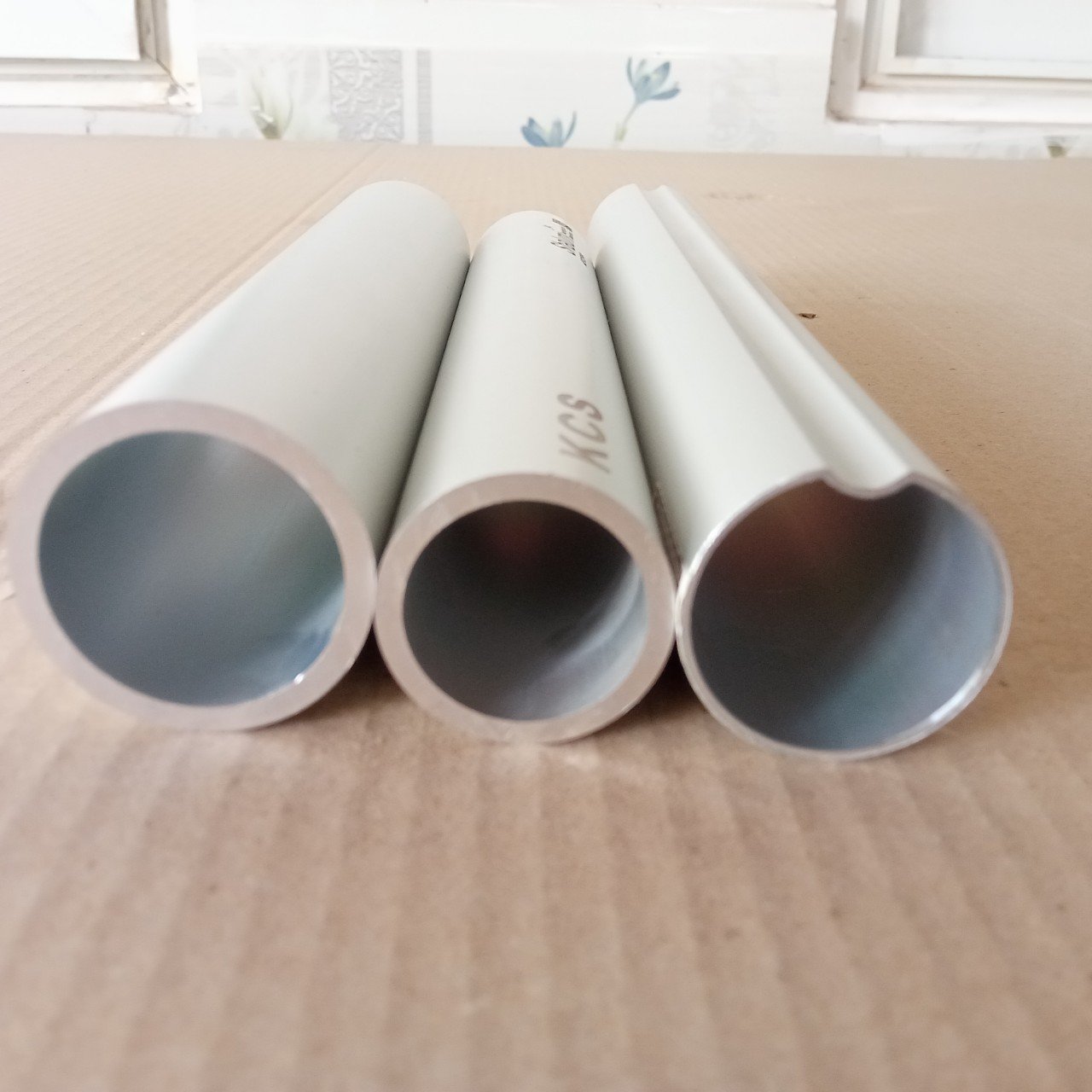 Aluminium Round bar Profile manufactured in Song Hong aluminium plant based on vietnam available at Whole sale price