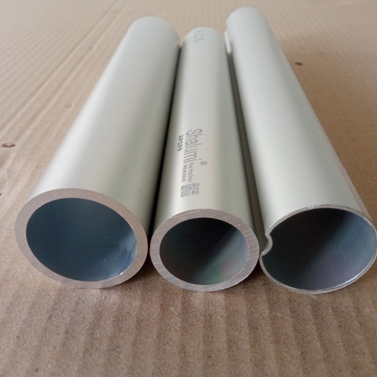 Aluminium Round bar Profile manufactured in Song Hong aluminium plant based on vietnam available at Whole sale price