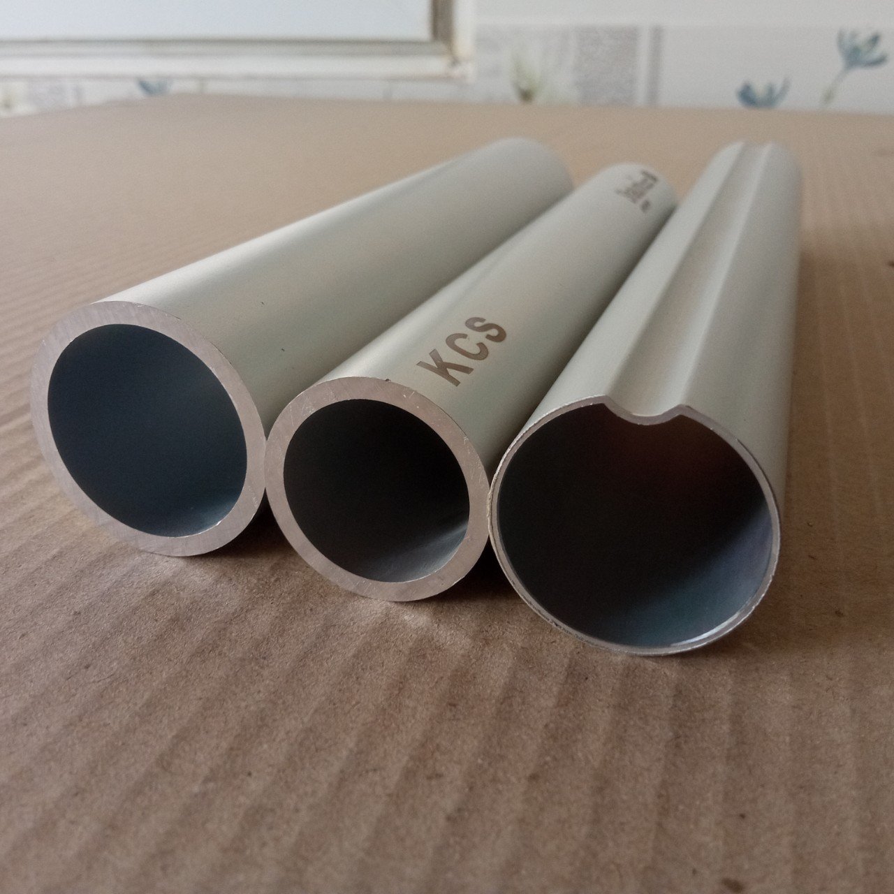 Aluminium Round bar Profile manufactured in Song Hong aluminium plant based on vietnam available at Whole sale price