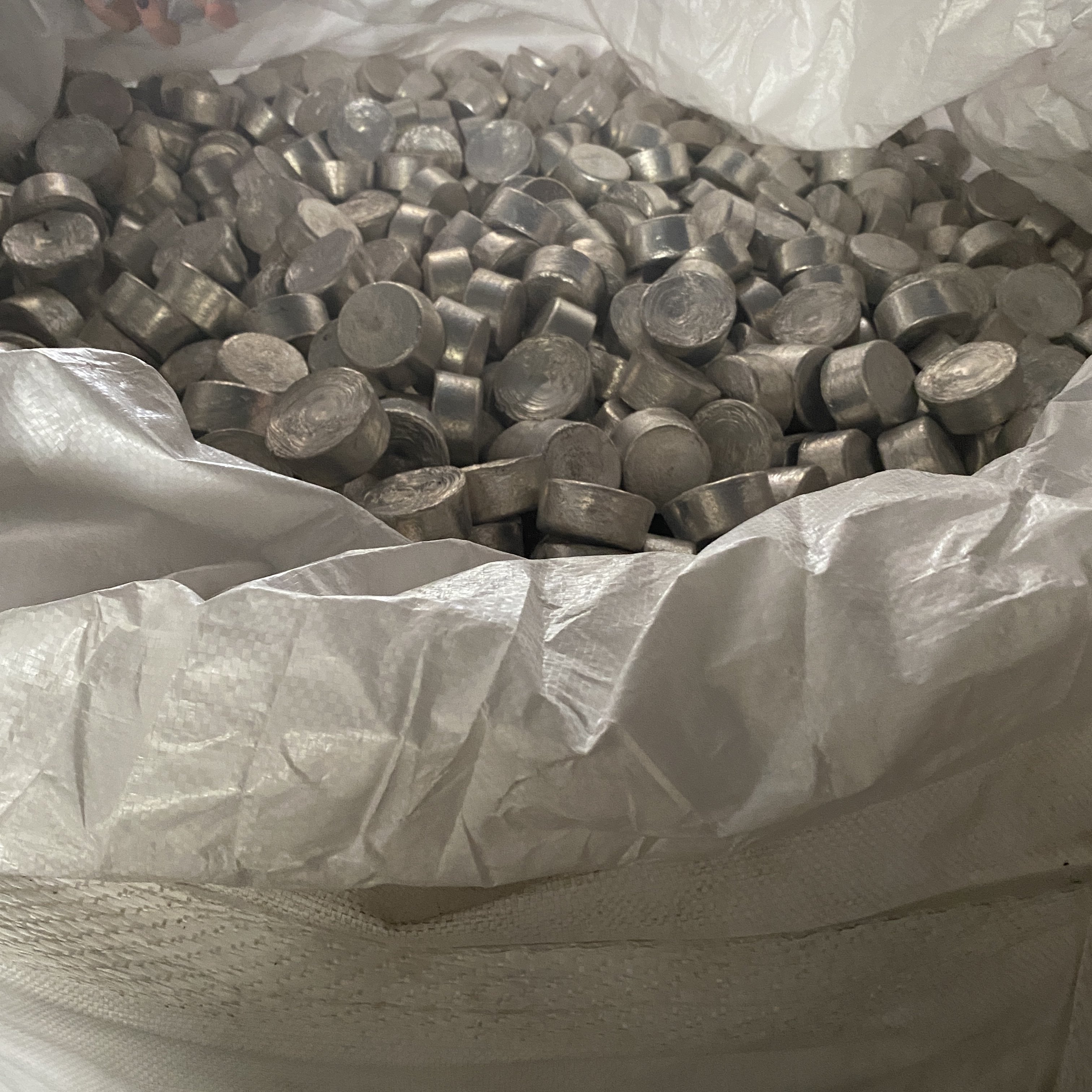China supplies cheap high quality magnesium zirconium alloy ingot magnesium zirconium metal price