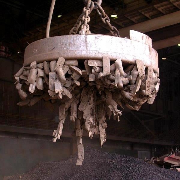 Magnetic lifter for attaching scrap