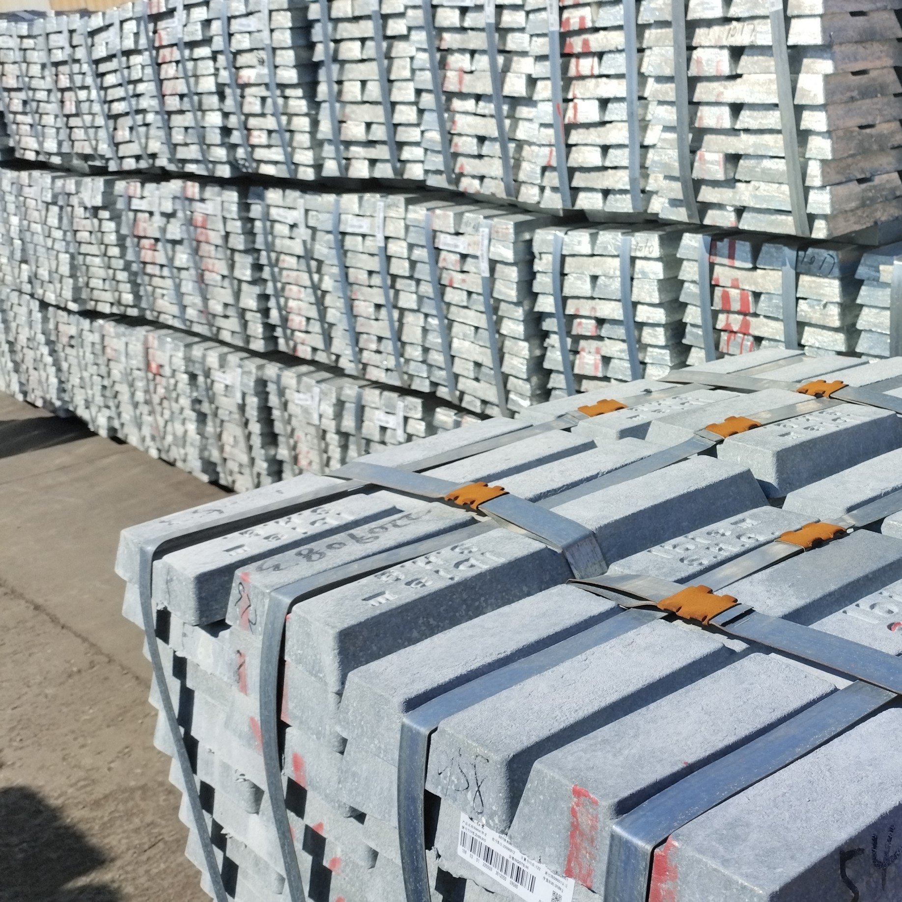 99.995% zinc ingot 99.99% zinc ingot price zinc alloy ingot