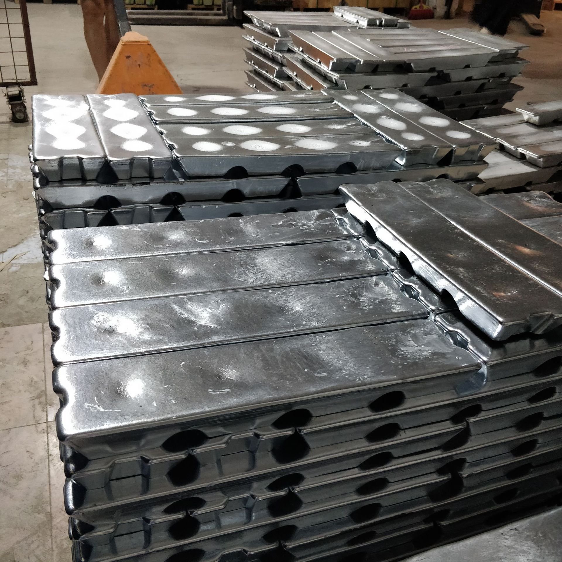 High Quality Purity 99.99% 99.98% 99.97% Min Zinc Ingot Aluminium Ingot Lead Ingots Suppliers