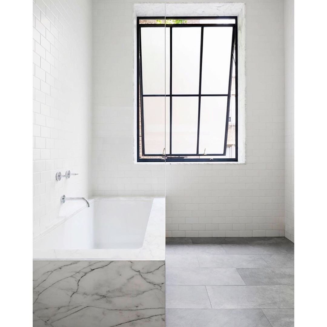 Hot selling wrought iron awning windows with grill design of classic horizontal and vertical mullion style