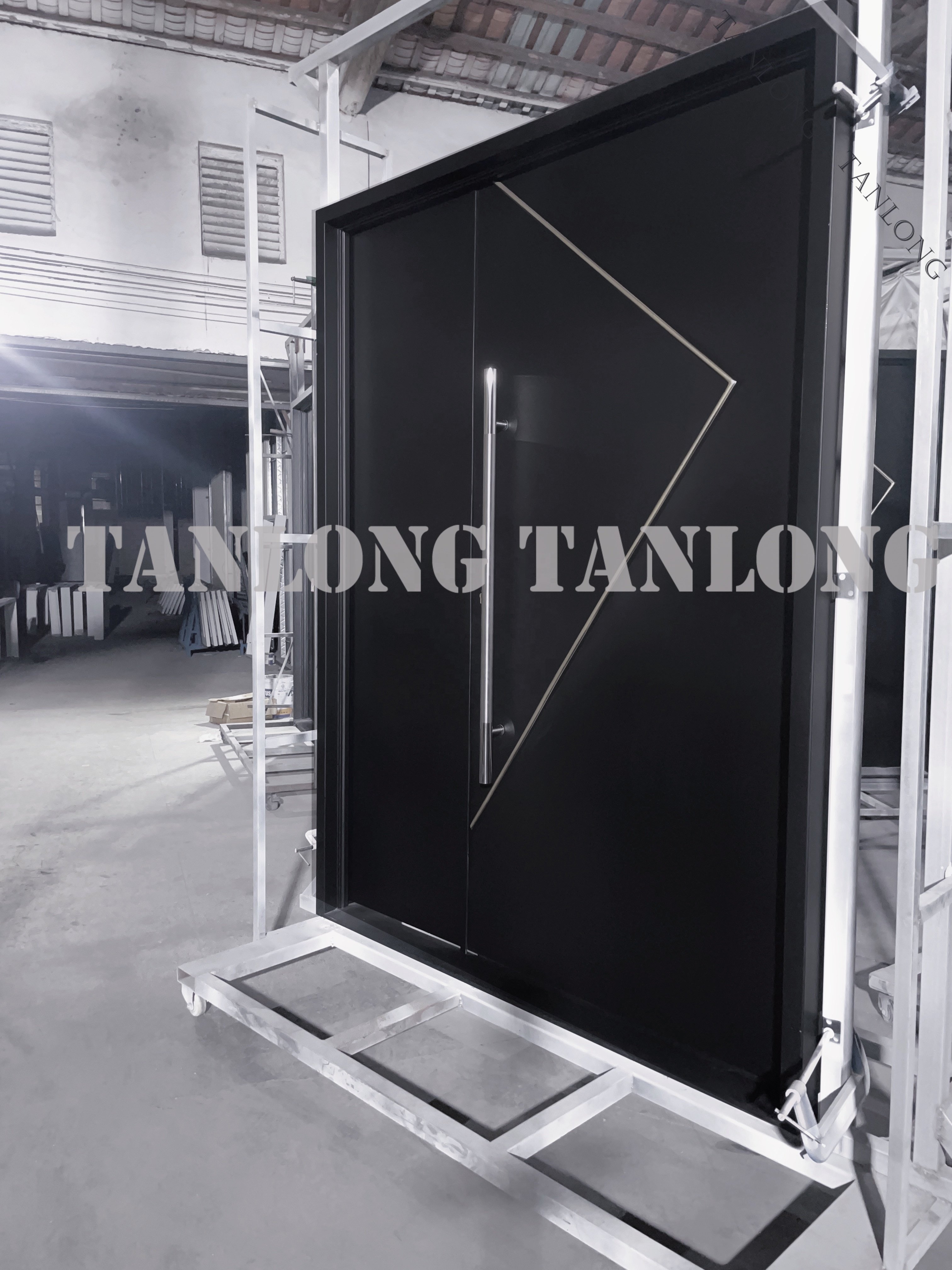 Custom Latest Design Iron Door Wrought Pivot Modern Design Entrance Iron Panel Black Anti Theft Exterior Security Front Doors