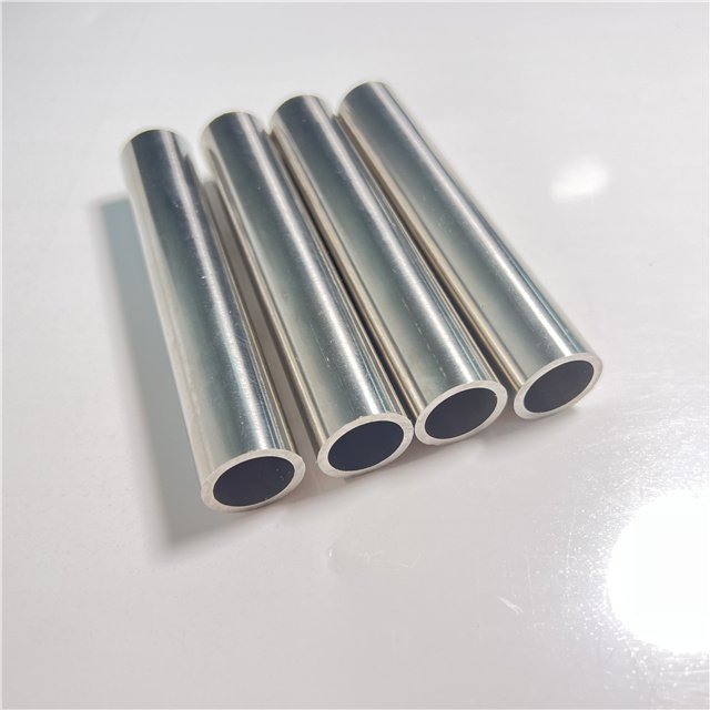 Iron Pipes Stainless Steel Seamless tube Carbon Steel Pipe Manufacturer SS304 Stainless Steel Pipes