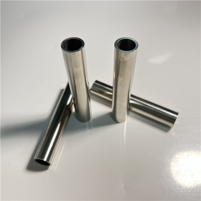 Iron Pipes Stainless Steel Seamless tube Carbon Steel Pipe Manufacturer SS304 Stainless Steel Pipes