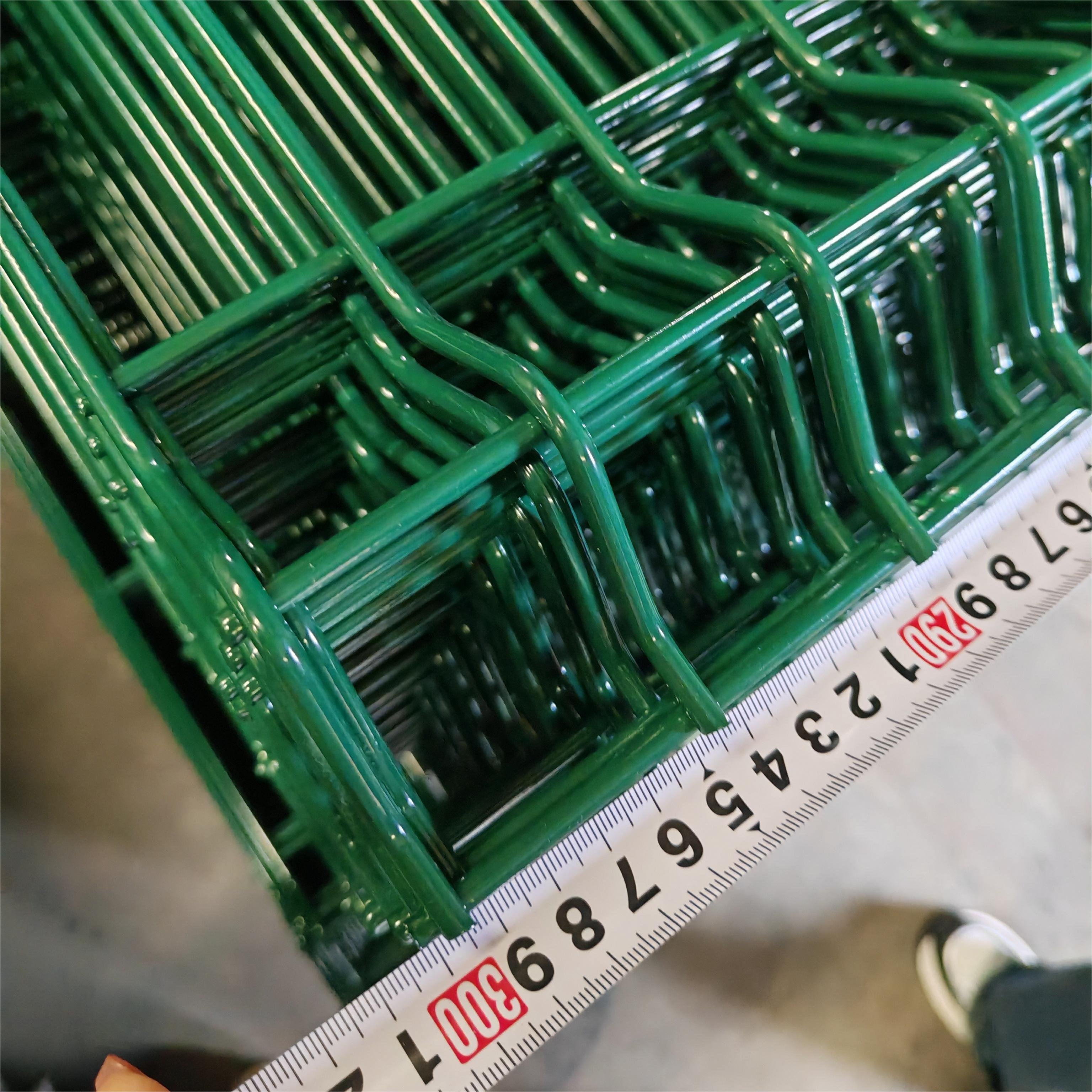 High quality security powder coated 3d fence welded bending panel iron fence welded peach post 3d curved fencing for roads