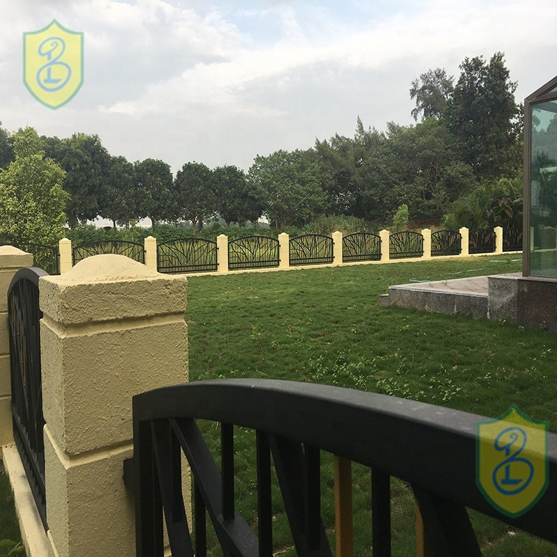 Custom crafted iron guardrail welded balcony balustrade