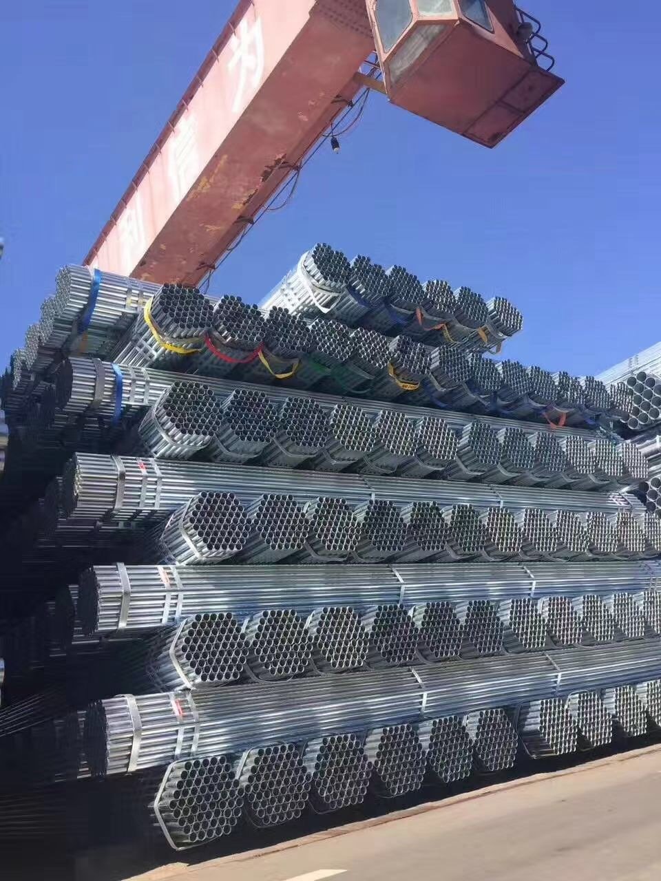 Scaffolding Pipe Bs1139 1.5 inch scaffolding building ERW ms steel pipe and tube 48.3mm - 48.6mm EN39 / BS1139 Best quality.