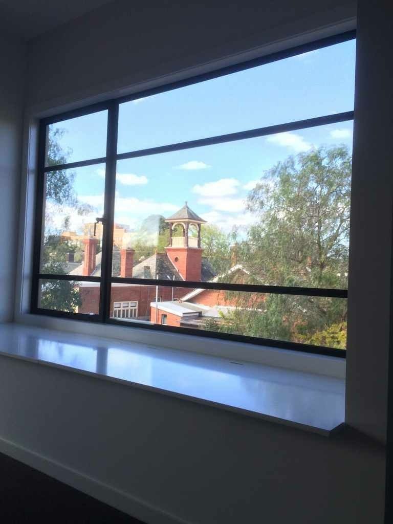 Modern Style Iron and Metal Window with Grill Design Wrought Iron Horizontal Opening for Kitchen Villa Steel Windows Doors