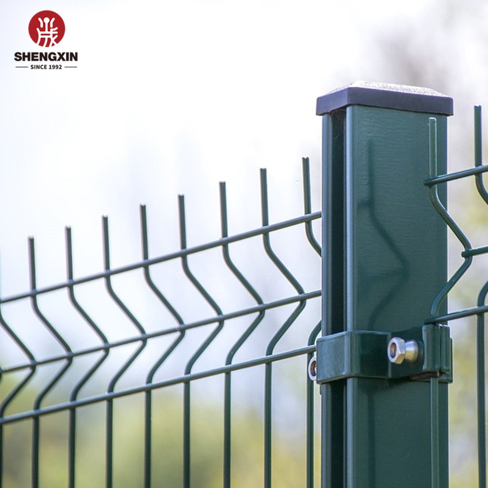 Iron Metal Fence Outdoor Security Field Fence Welded Wire Mesh Fence