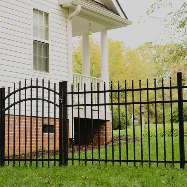 Wholesale Customizable 6ftx8ft Black Metal Garden Steel Fences Anti Rust Galvanized Steel Fencing Enclosure for Gate Home Use