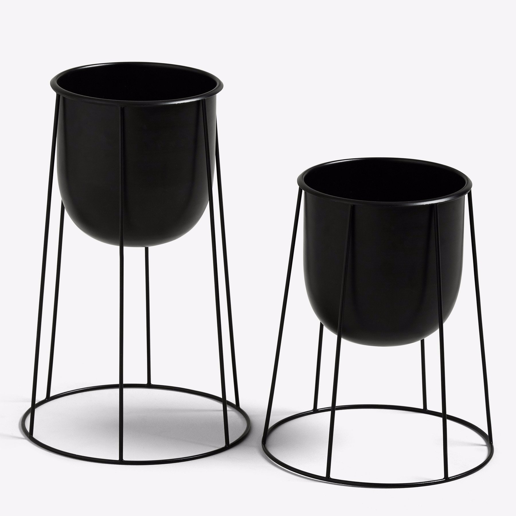 Free standing set of 2 gold iron frame flower plant pots with wire stand for living room