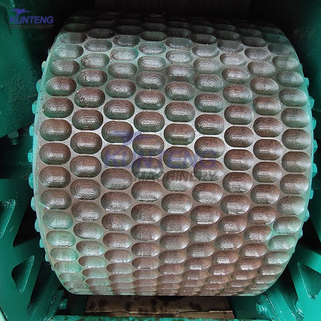 Iron Fine Powder Powerful Ball Press Machine Automatic Aluminum Ash Red Mud Phosphorus Ore Dry Powder Ball Making Machine