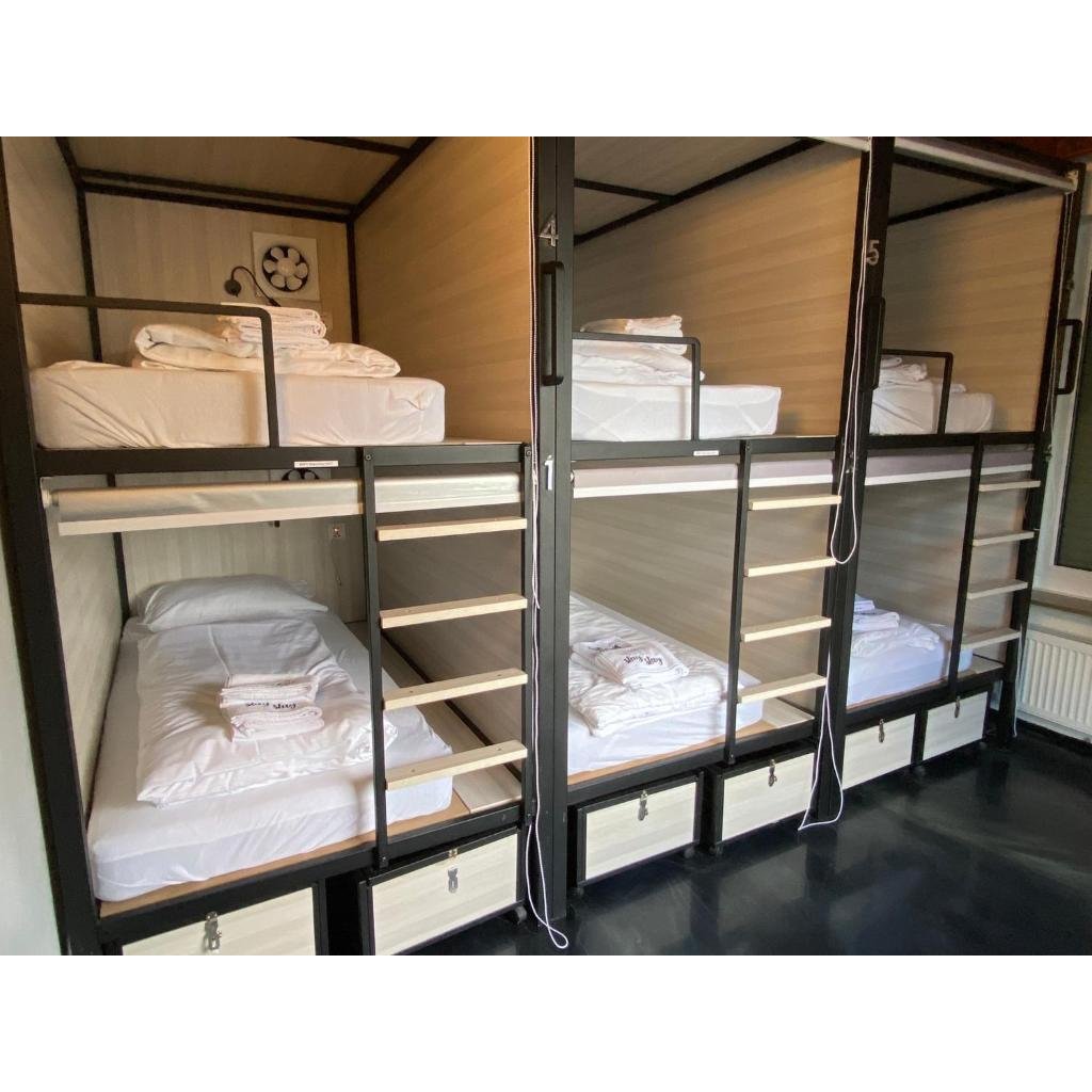 Factory supply wholesale bunk beds solid wood capsule low bed youth hostel game hotel bunk beds applicable hotel family hotel