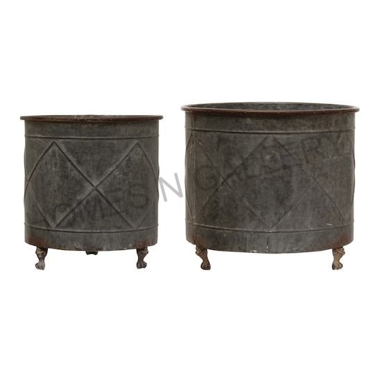 Top Selling Classical Design With High Quality Vintage Antique Powder Coated Finishing Large Square Shape Metal Iron Planters .