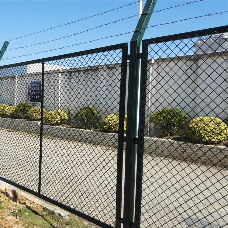 1.2m 1.5m 1.8m 2m PVC Coated Diamond Wire Mesh Sportsfield Farm Factory Gates Chain Link Fence Wire Netting Fence