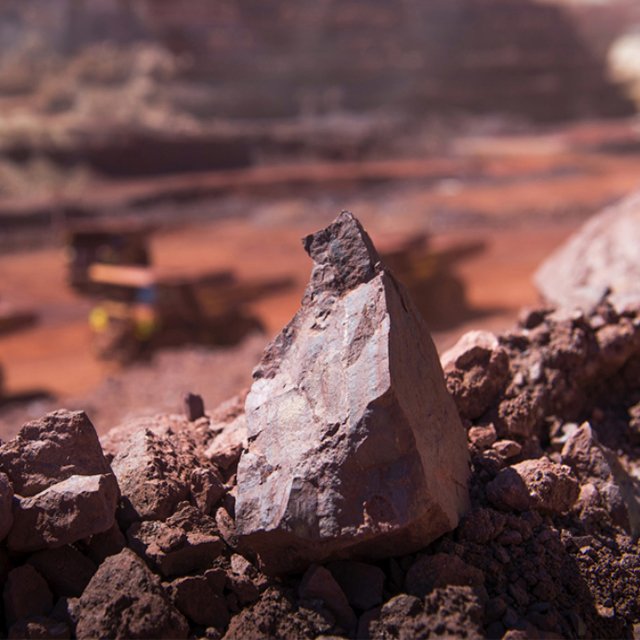 Wholesale High Quality Iron Ore Directly Sourced from Pakistan Mines Magnetite & Hematite Lump & Powder Types