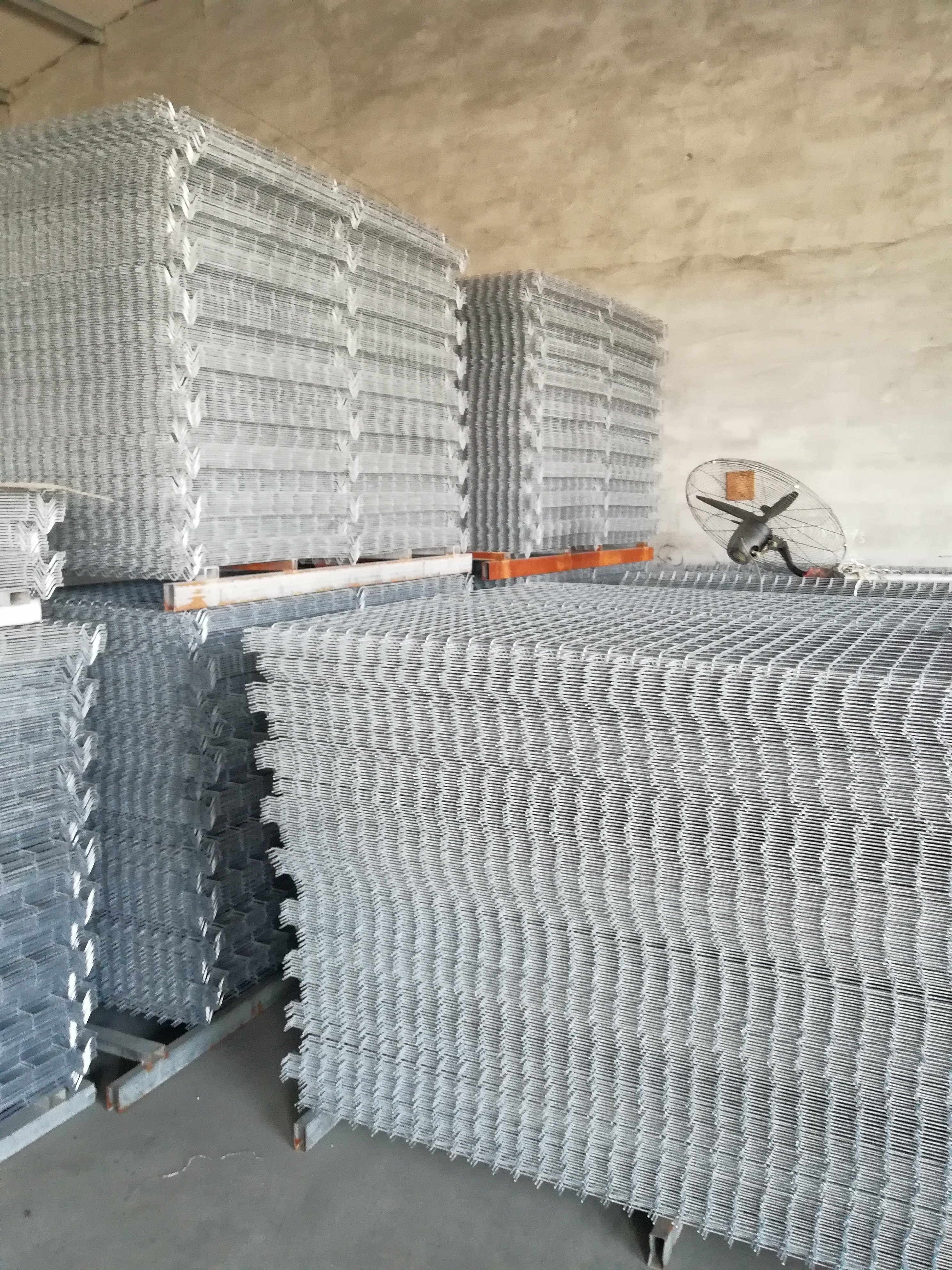 High quality hot dipped galvanized welded wire mesh