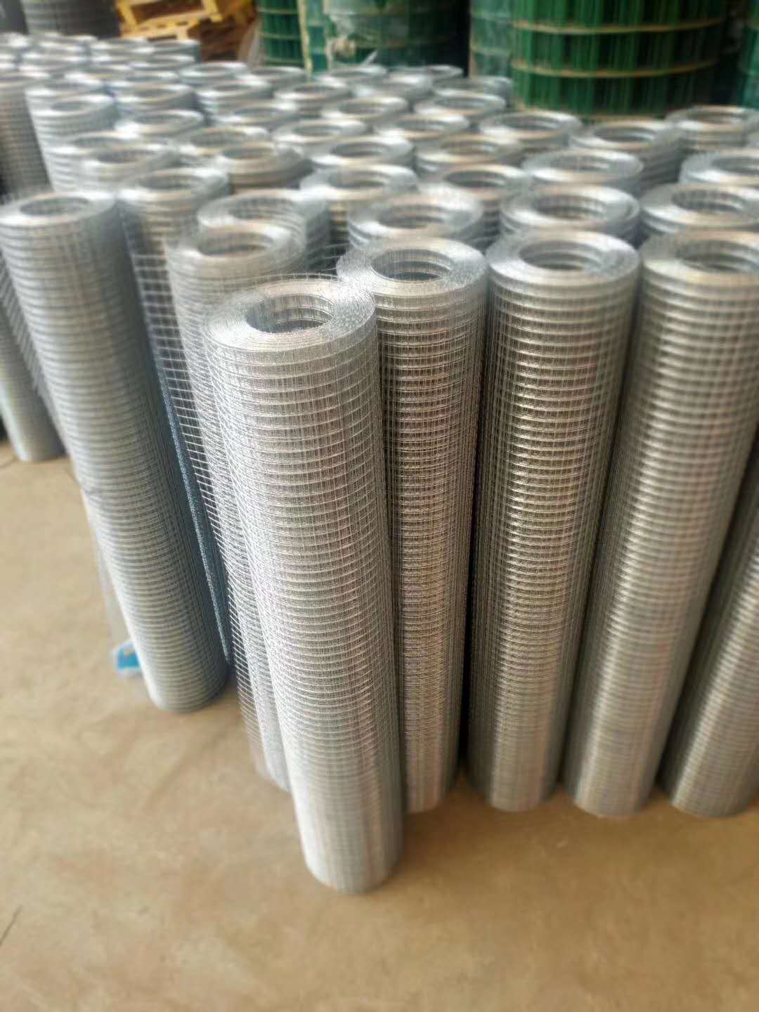Fighting cock cage material and Security Galvanized Curved Welded Wire Mesh Panel Fence for Road Garden School playground