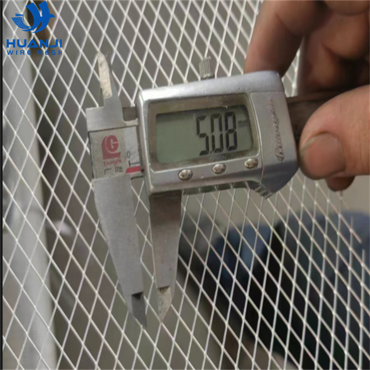 Aluminum Flattened Expanded Metal Sheet Wire Mesh Gutter Protection Mesh Building Facades