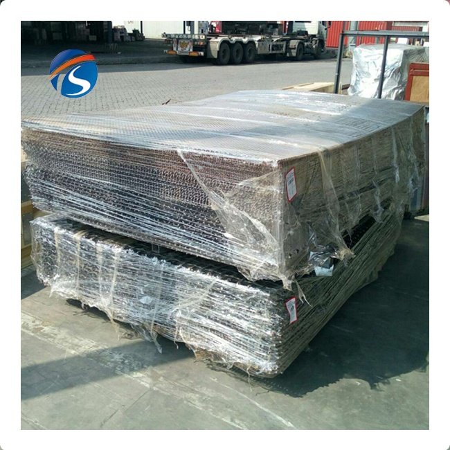Iron Wire Mesh Crimped Wire Screen Mesh Vibrating Screen Quarry Mine Sifting and Sieving Mesh Customized Woven Steel Screen Hook