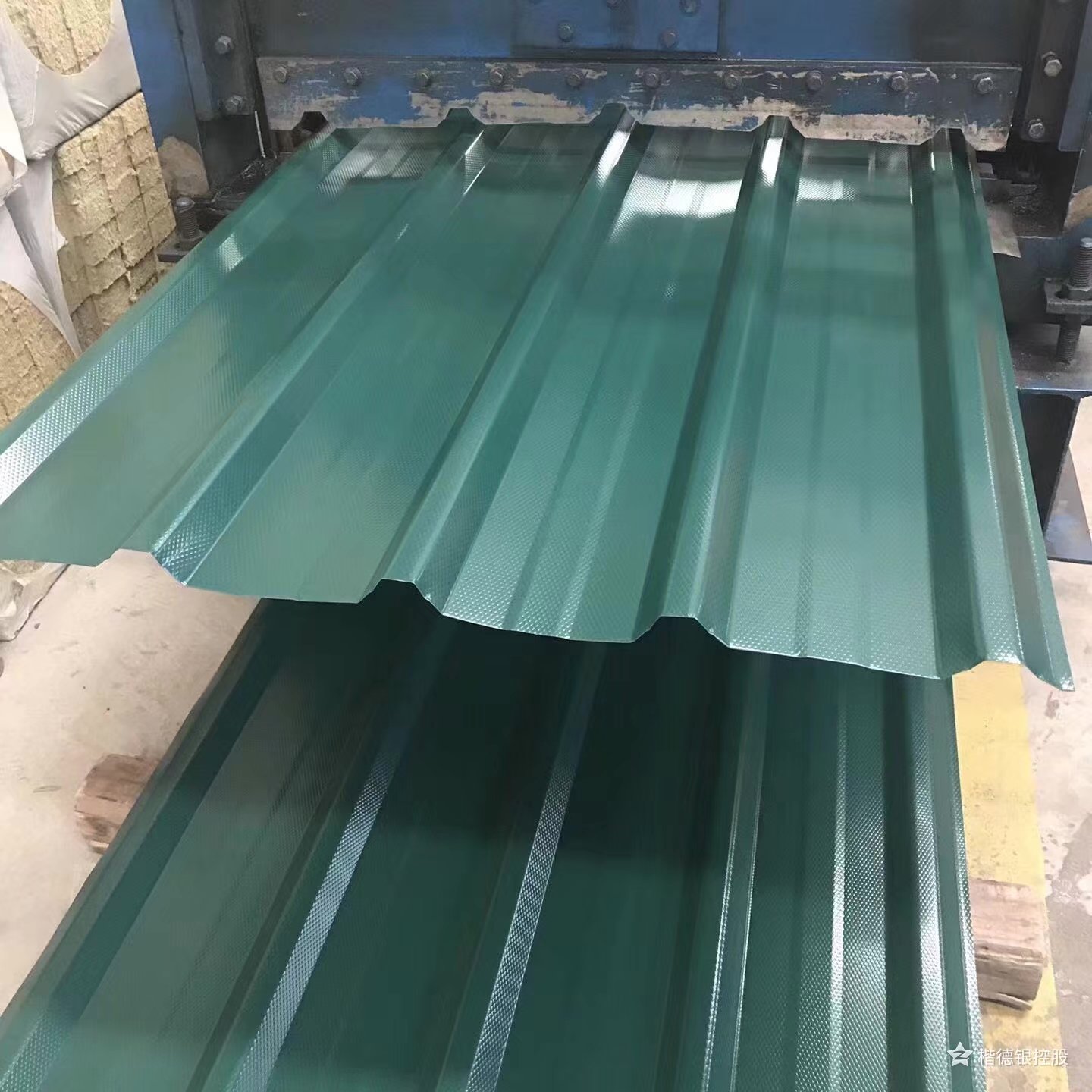 Ral Color coated 24 26 28 30 Gauge Metal roof Sheets Prices Steel shingles lightweight zinc Corrugated roofing tiles plate panel