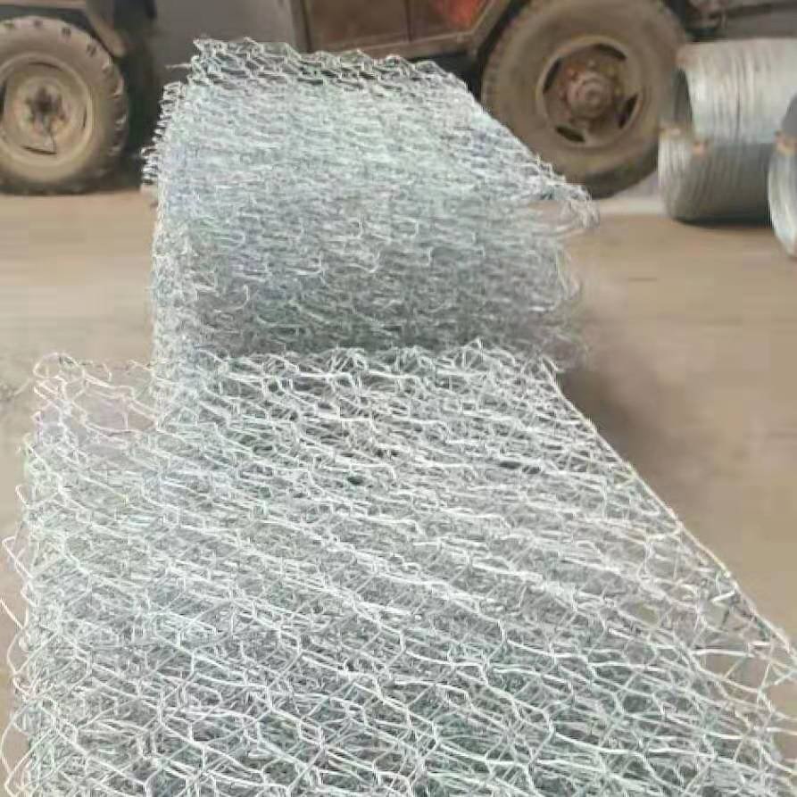 hexagonal chicken wire mesh for farm animals/galvanized chicken wire mesh/hexagonal mesh