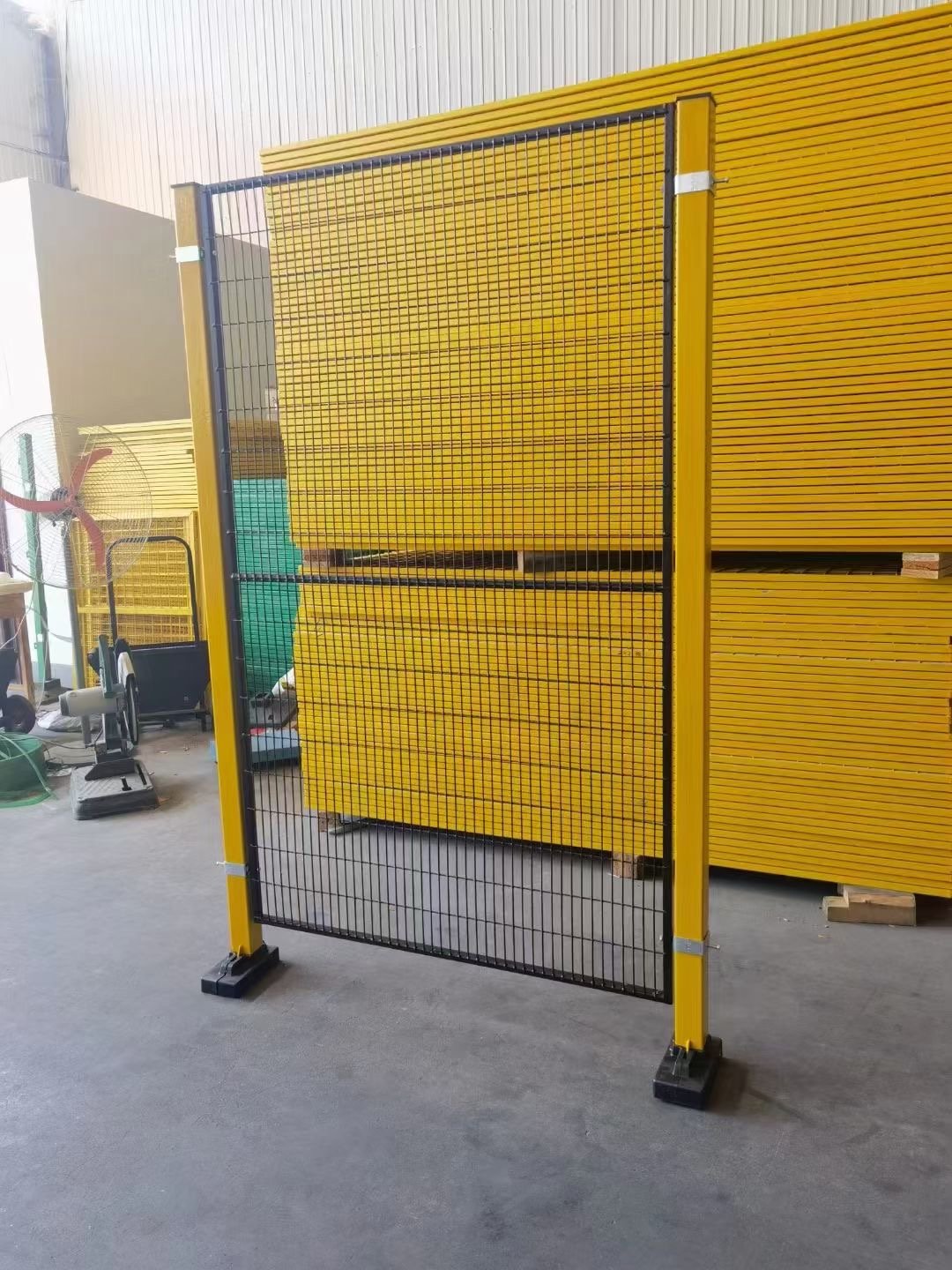 High quality hot galvanized Steel Metal PVC coated green 3d V bending Curved welded wire mesh fence panel