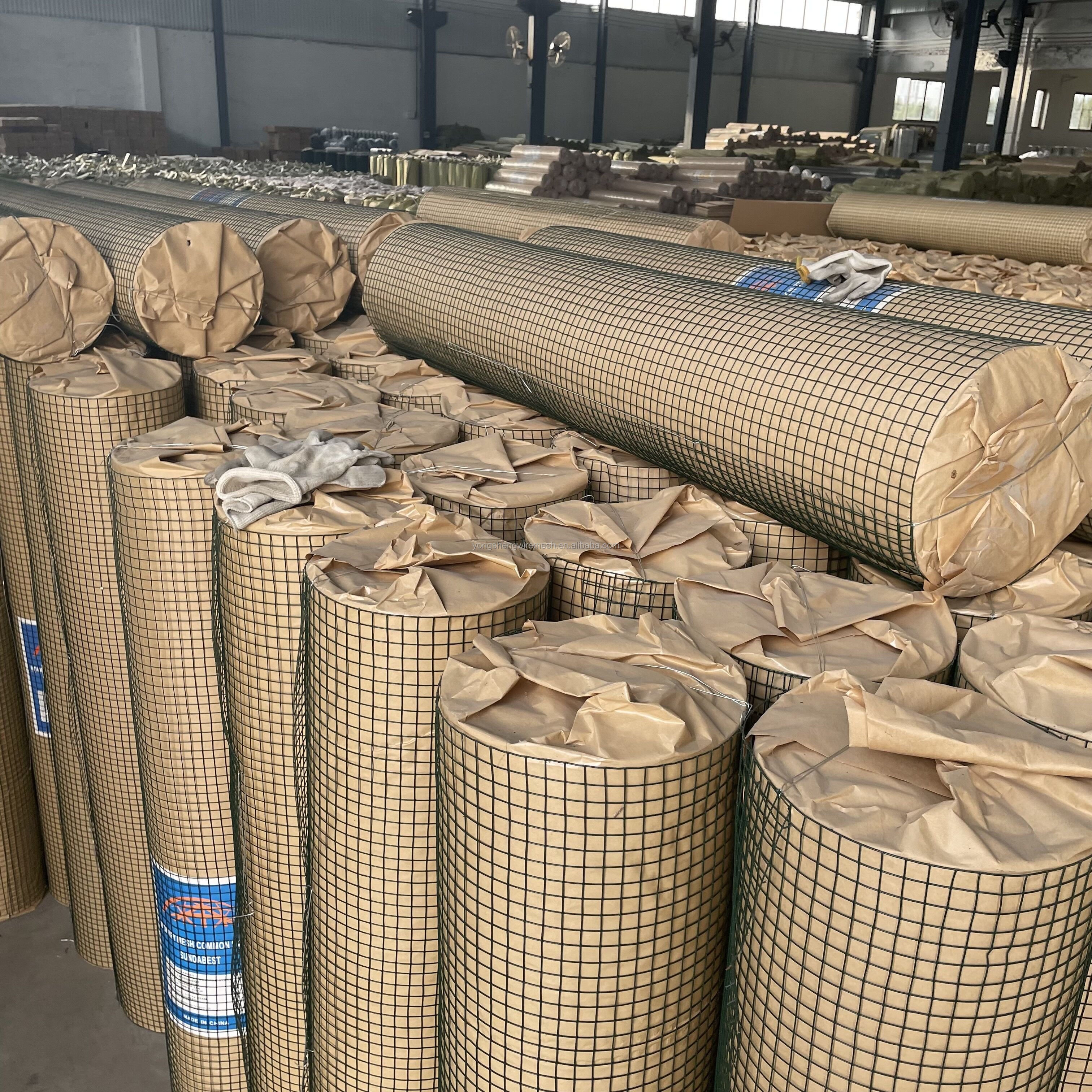 China manufacturer cheap aviary wire mesh/2x2 galvanized welded wire mesh panel/20 gauge steel wire mesh