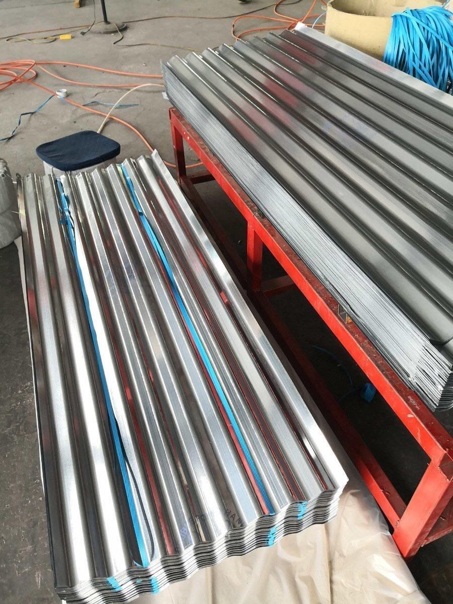 Wholesale hot dipped galvanized iron sheet 22 26 28 gauge corrugated steel roofing galvanised steel sheet