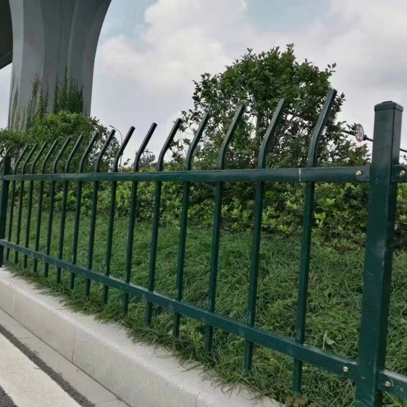 Steel mesh outdoor welded fence is easy to assemble construction fence panel factory price