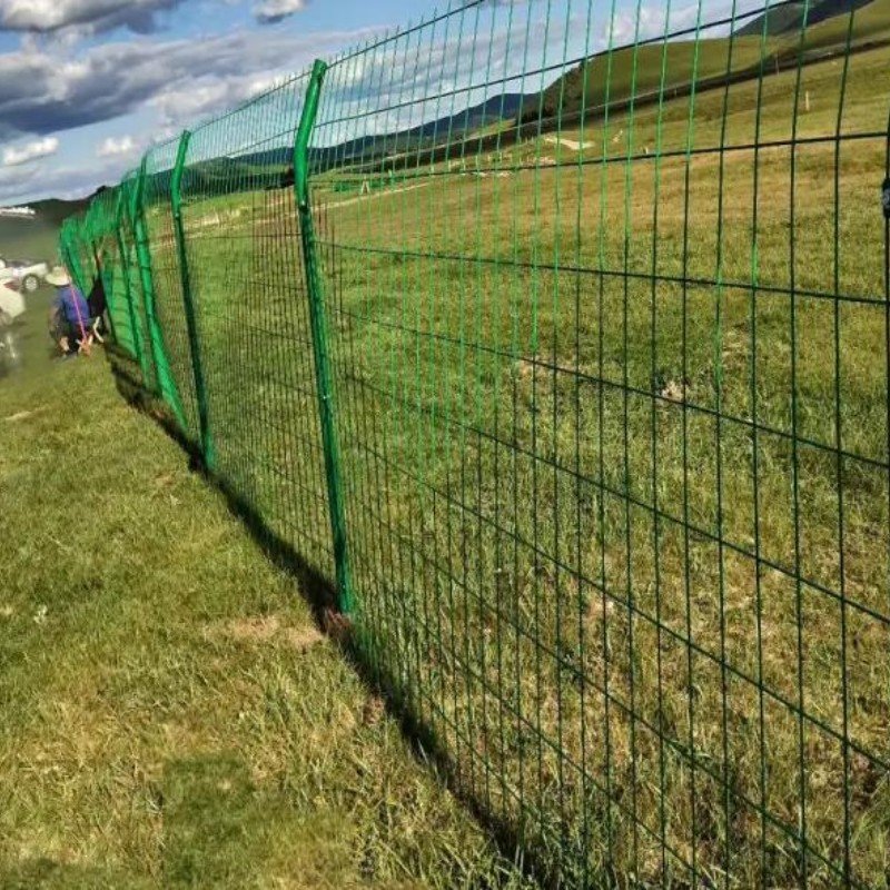 Steel mesh outdoor welded fence is easy to assemble construction fence panel factory price
