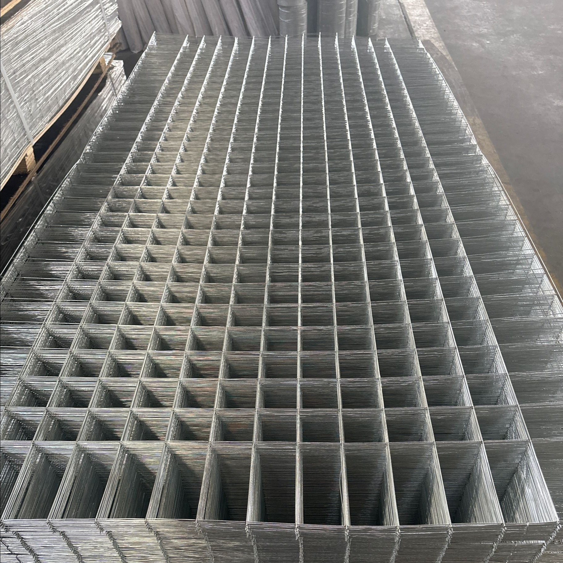 Stainless steel welded wire mesh for roll and panel