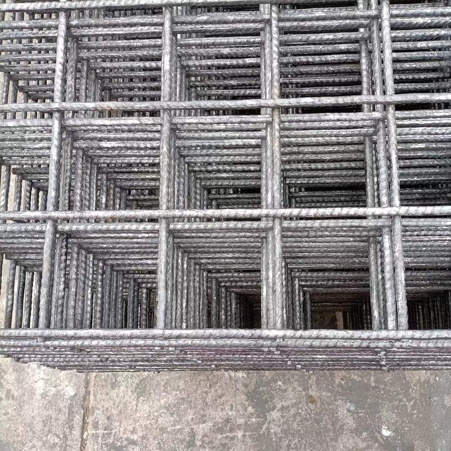 Stainless steel welded wire mesh for roll and panel
