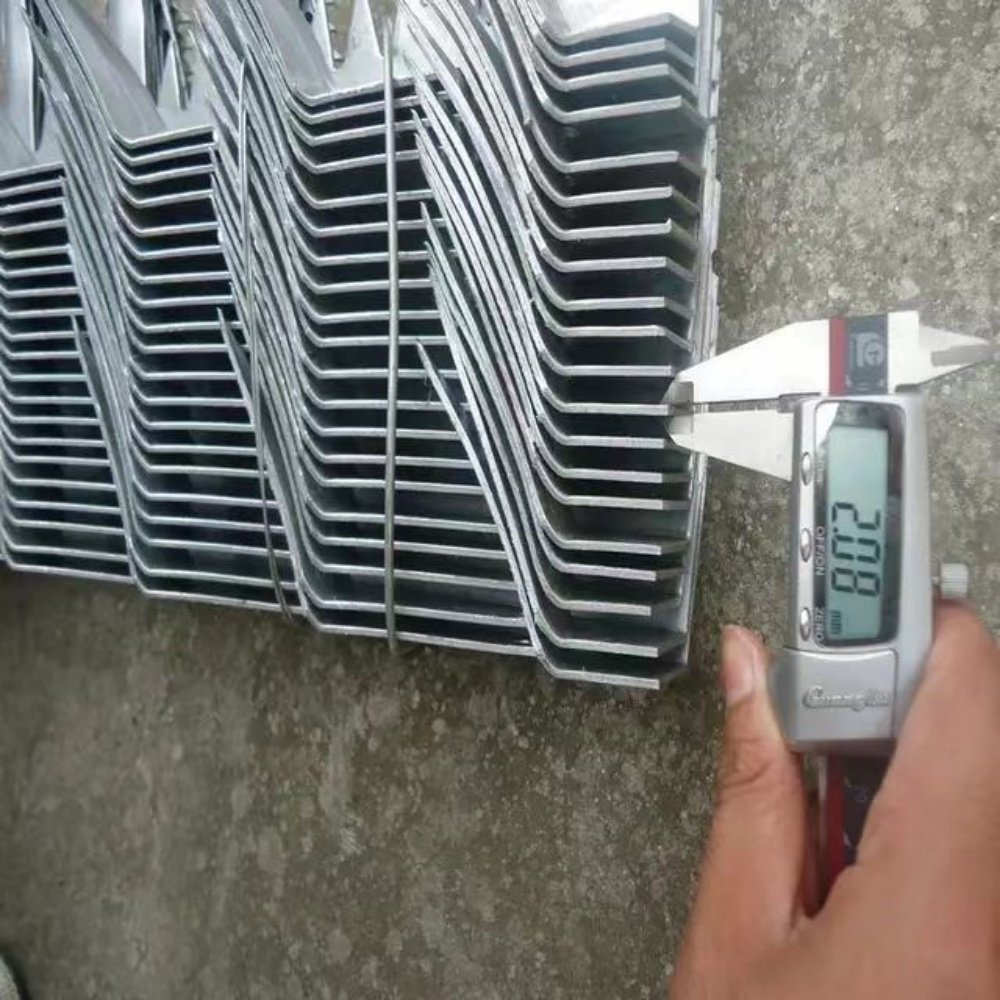 Hot Sale Anti-Climbing Security Hot Dipped Galvanized Big Size Wall Spikes For Fence