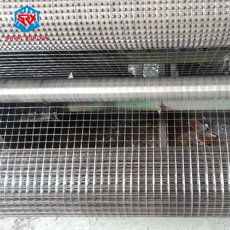 China Direct 1/4 1/2 1 inch Size Galvanised Iron Wire Mesh Welded Roll Fence with Hot Dipped Galvanized Hot Selling Product
