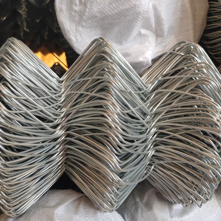 hot sale low price cyclone wire fence galvanized chain link fence in kenya pakistan uganda villas thailand