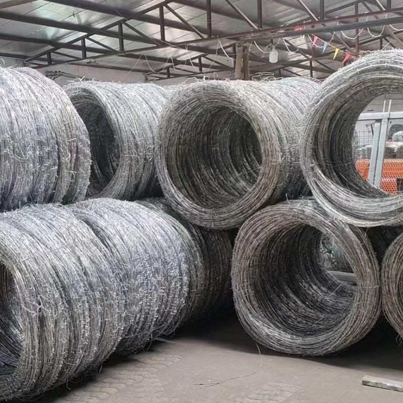 Wholesale Good Price Galvanized razor Barbed Wire 500 Meter Length Barbed Wire fence 50kg barb wire fence roll In Egypt