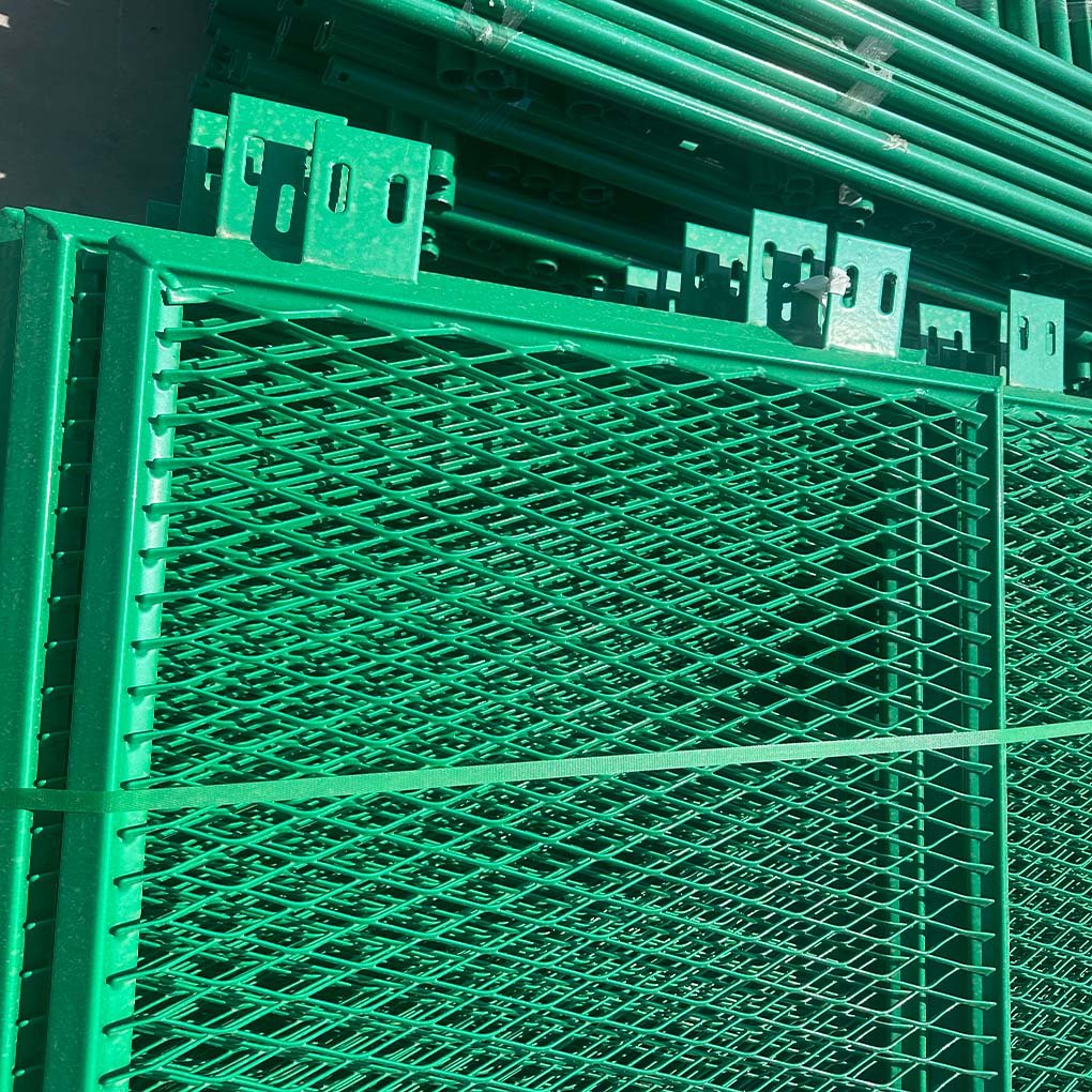 Wholesale cheap outdoor galvanized steel fence, white mesh wire fence panels, metal wire mesh fence