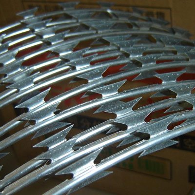 China Offer concertina hot dipped galvanized razor barbed wire