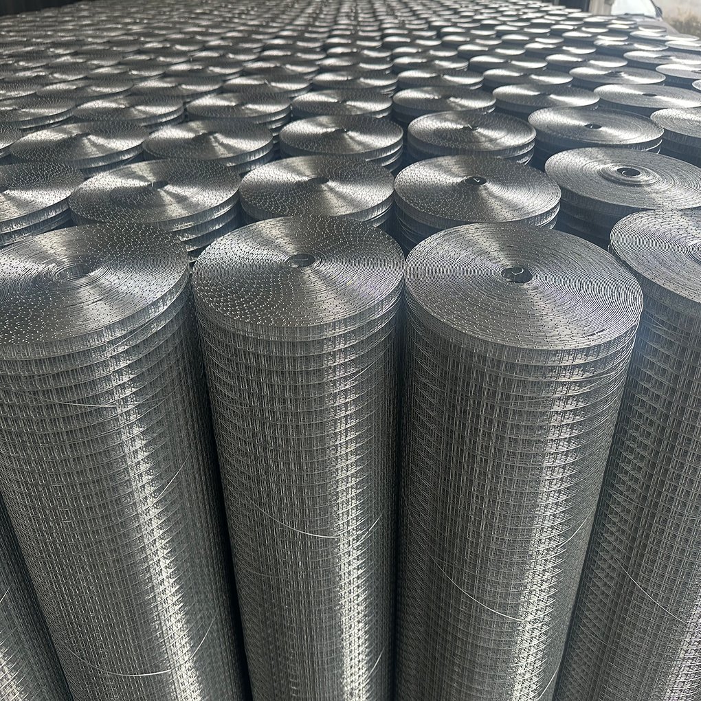 Stainless Steel Welded Wire Mesh 304 Screen Grid Mesh Fence Breeding Chicken Protection Net Rolls