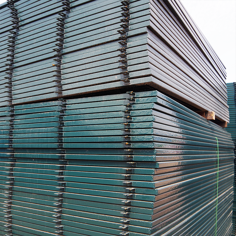 Factory Direct Welded Steel Mesh Fence Panels for Railway Farm Fence with Cutting and Welding Services