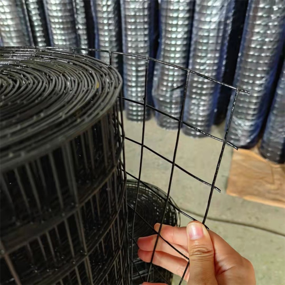 Wholesale stainless steel square Pvc Coated hot galvanized Iron welded iron wire mesh fence roll for breed animal with low price