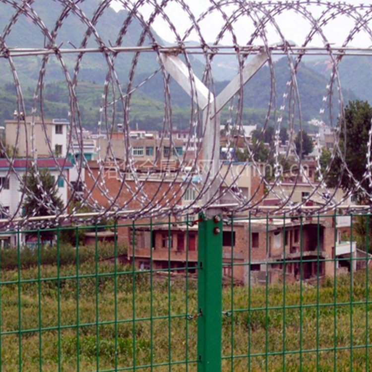 low price stainless steel galvanized razor barbed wire length per roll in South Africa